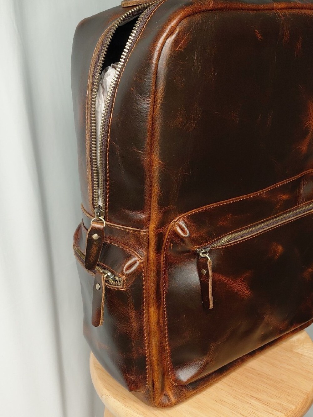 Vintage-Style Brown Leather Backpack for Men - Picture 4 of 11